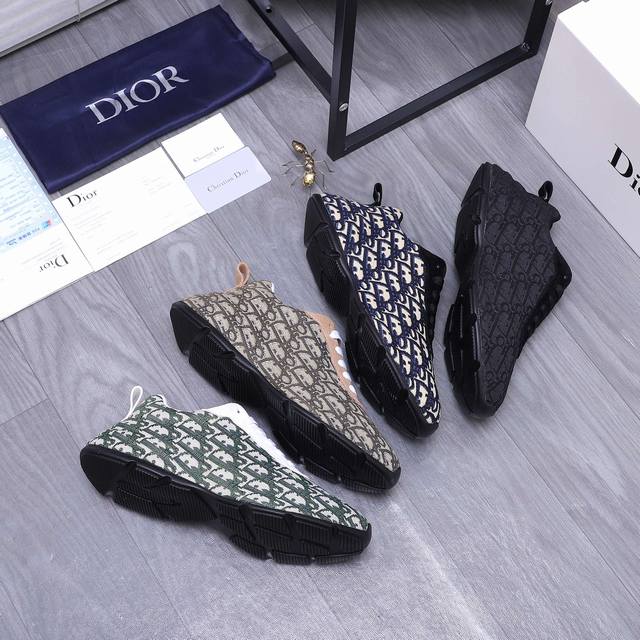 商品商标：Dior 迪奥 休闲鞋 正码码数: 38-44 商品材料：精选透气印花织布鞋面 网布内里 橡胶大底